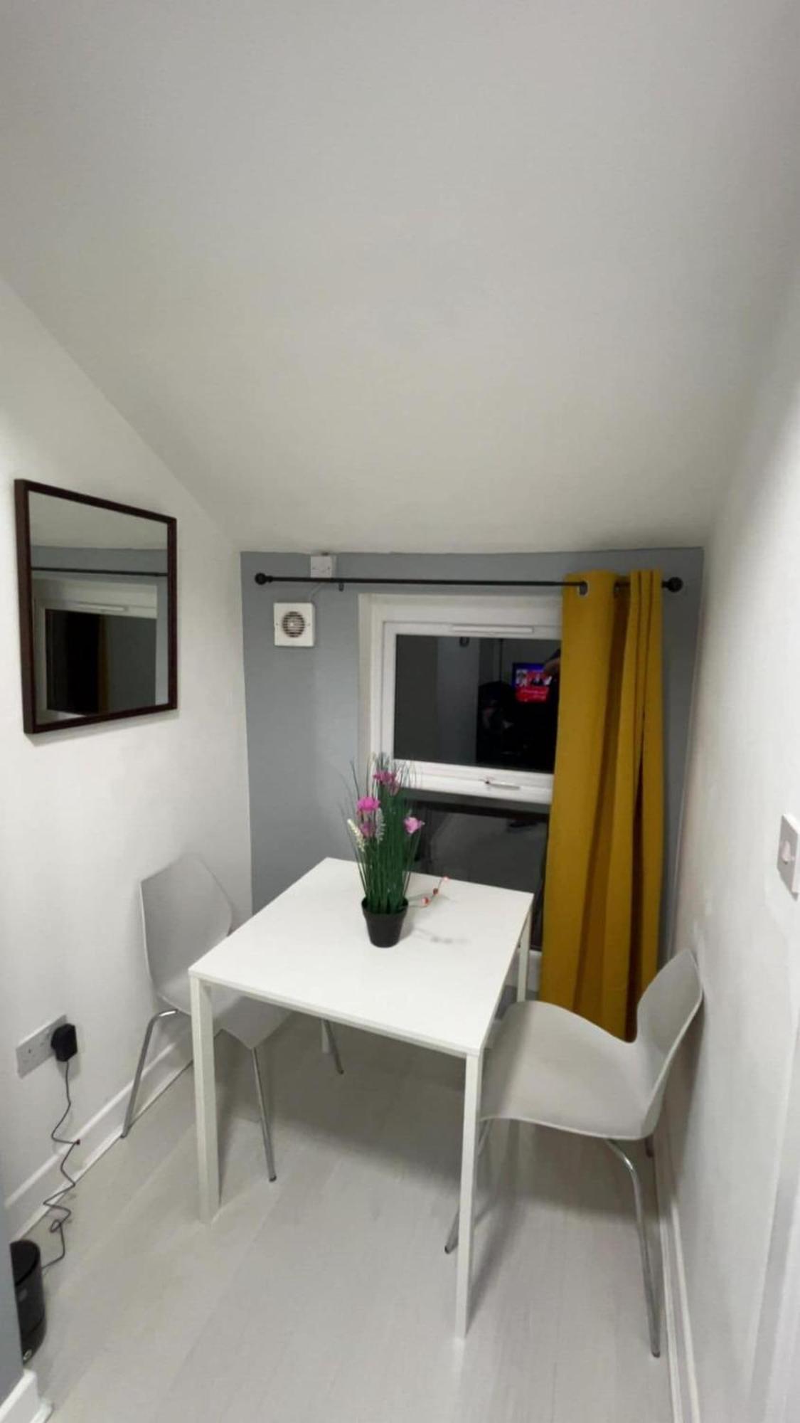 Excellent Location 2 Bedroom Flat Chorlton * Manchester