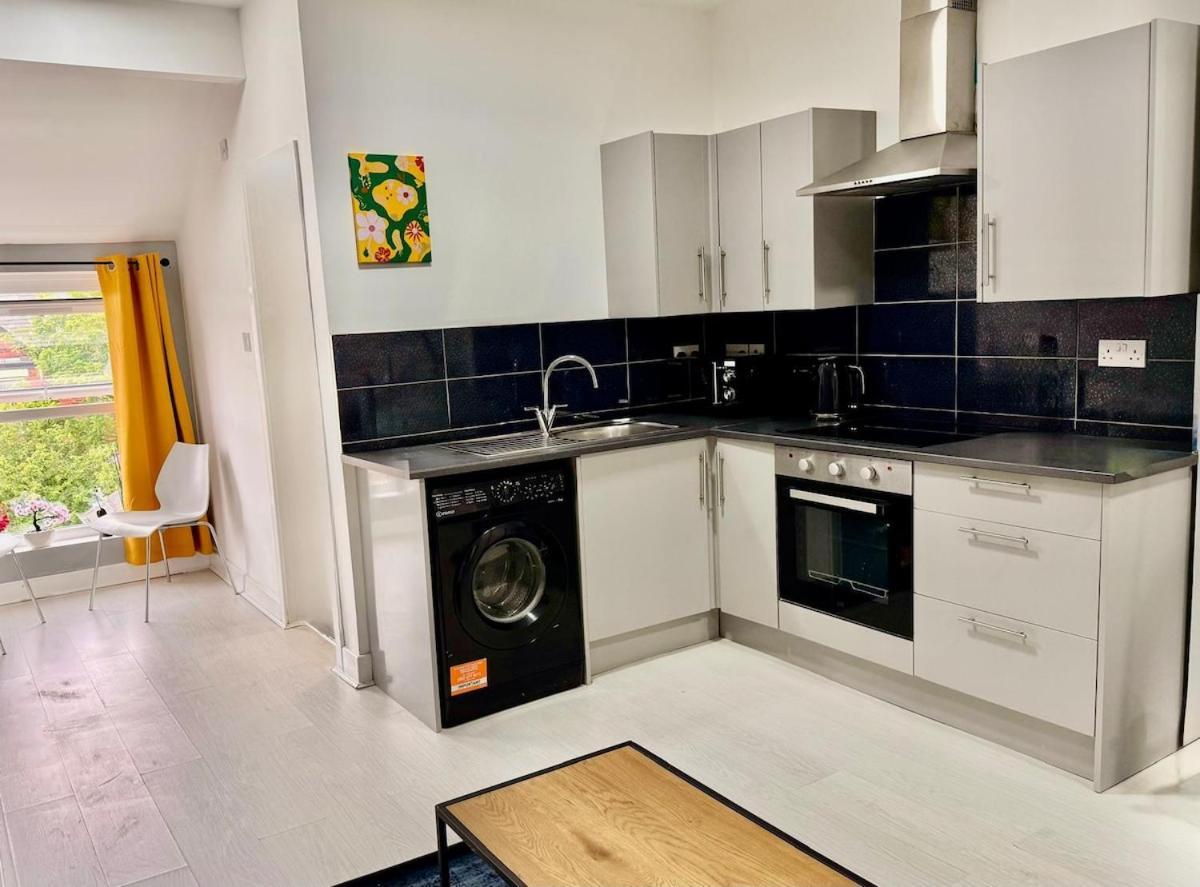 Excellent Location 2 Bedroom Flat Chorlton